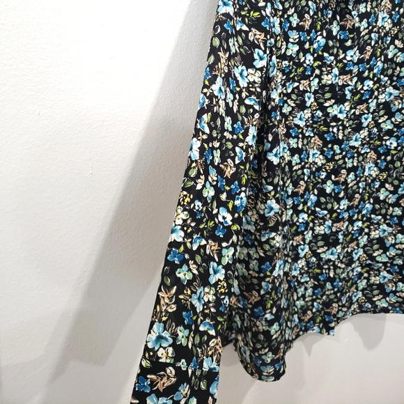 J. Jill Long Sleeve Longlined Floral Button Down Tiered Layed Hem Top, Size M - Picture 4 of 12